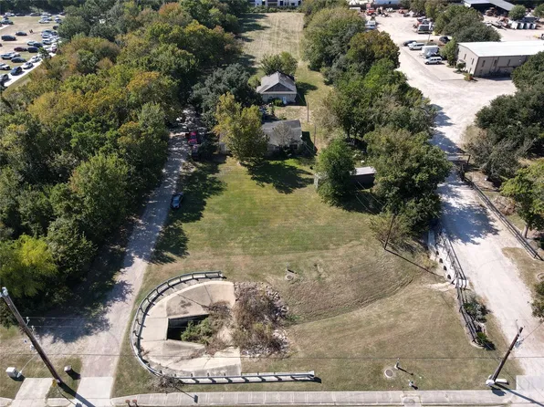 502 Brand Ln, Stafford, TX 77477