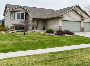 7600 S Courtyard Cir, Sioux Falls, SD 57108