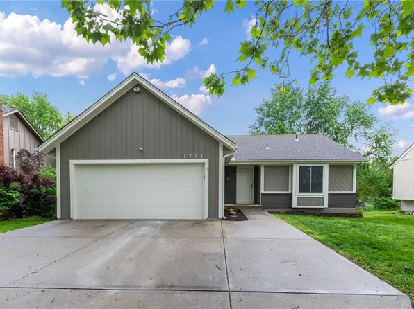 1721 E Sleepy Hollow Dr, Olathe, KS 66062