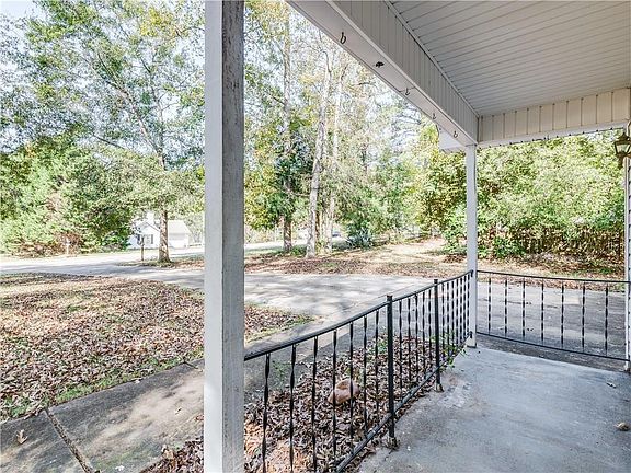 2nd image of 119 Lake Forest Dr