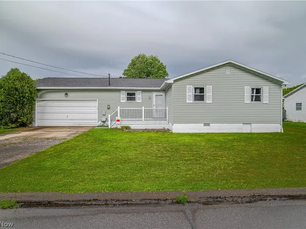 373 Lincoln Dr, Mineral Wells, WV 26150