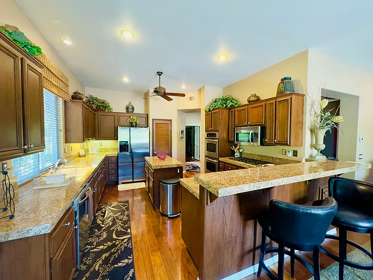 128 E Kavenish Dr — Photo 18