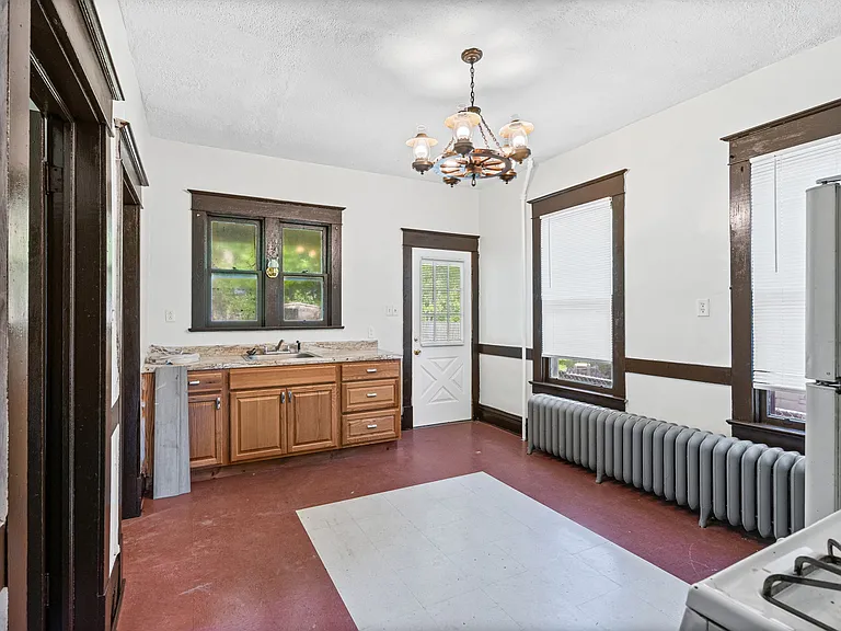 320 Saratoga St #1 — Photo 14