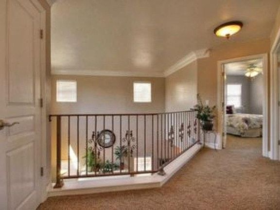 4th image of 755 Creekside Ct