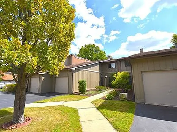 29W384 Emerald Green Dr #31, Warrenville, IL 60555