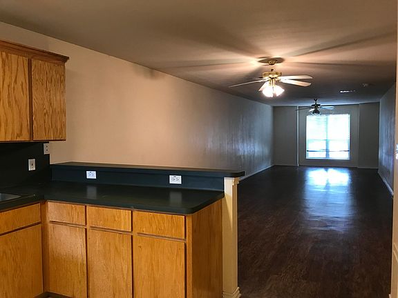 3rd image of 918 Willow Pond St #918