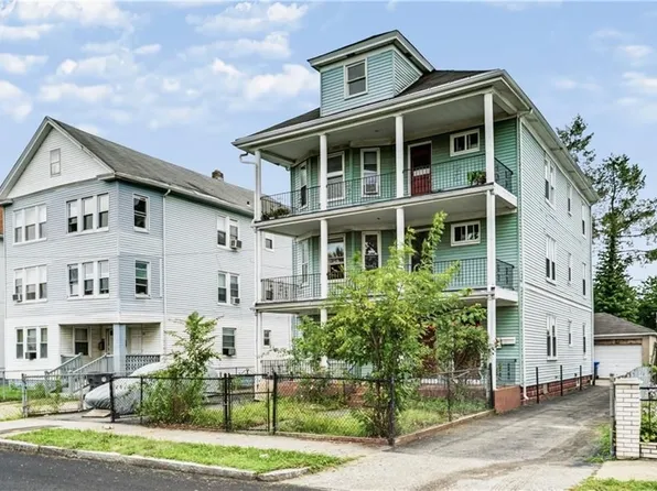 27 Longfellow Ter, Providence, RI 02907