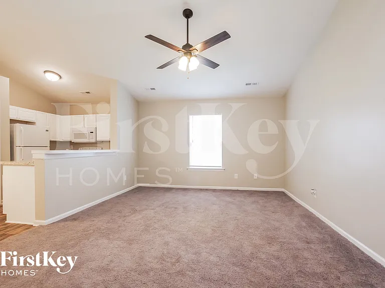 5823 Hamilton Oaks Dr — Photo 2