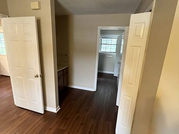 5th image of 300 Jerriel St #B