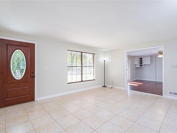 4th image of 3209 King Charles Cir