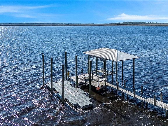 4th image of 66 River Dr