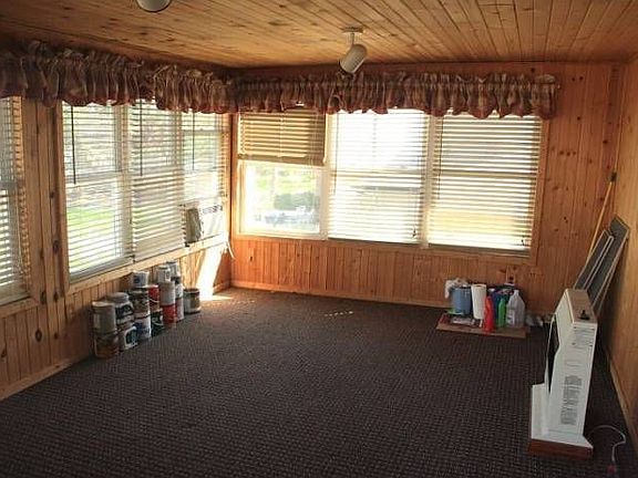 All-seasons room.