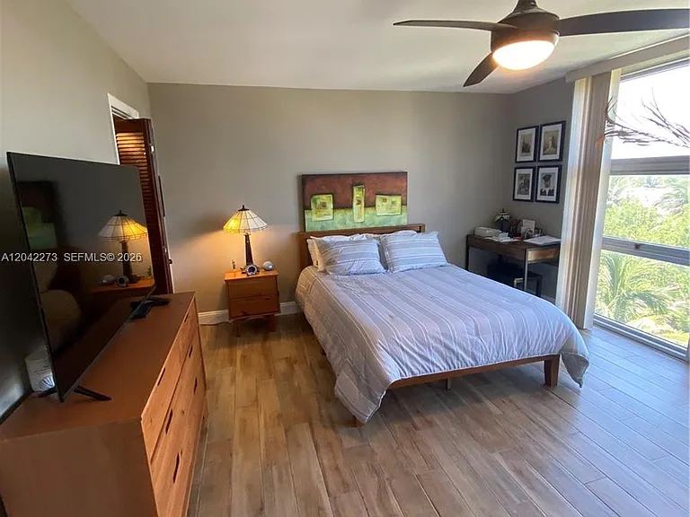531 N Ocean #611 — Photo 17