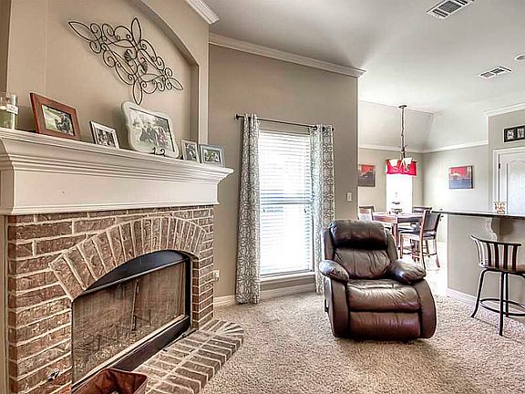 3rd image of 411 Jordan Dr