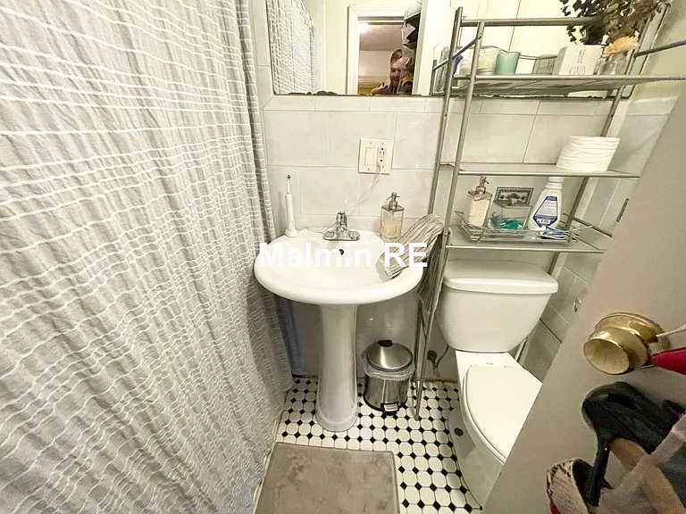 748 E 4th St #B — Photo 8