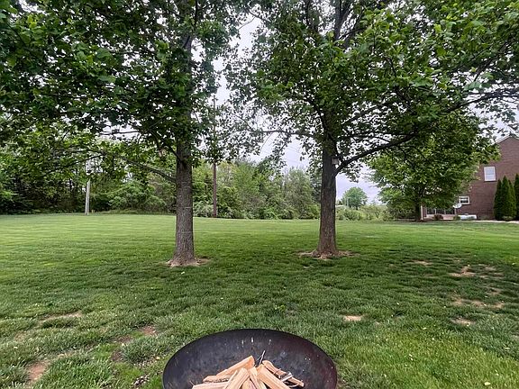 3rd image of 104 Antler Ct