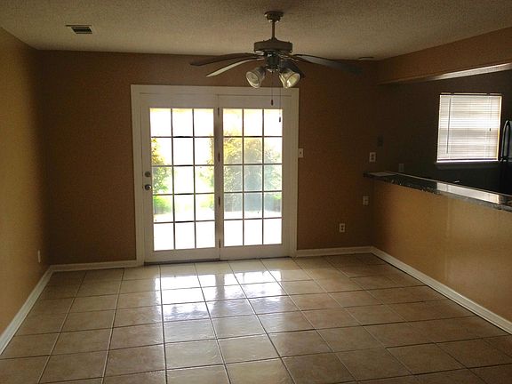 4th image of 3856 N Deerwood Dr