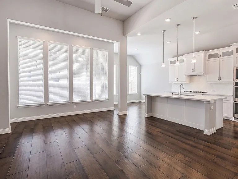 608 Artesian Dr — Photo 3