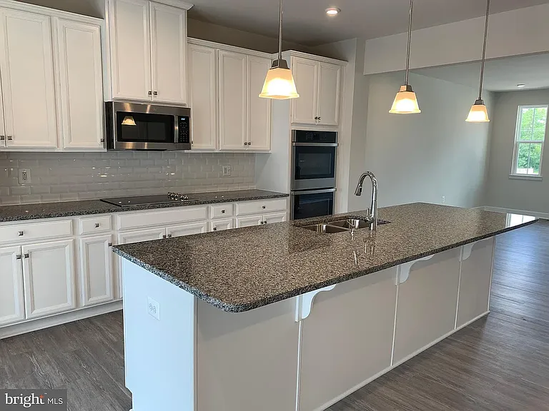 Kitchen island/bar