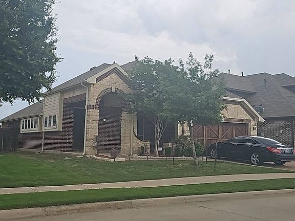 3rd image of 1109 Roadrunner Dr