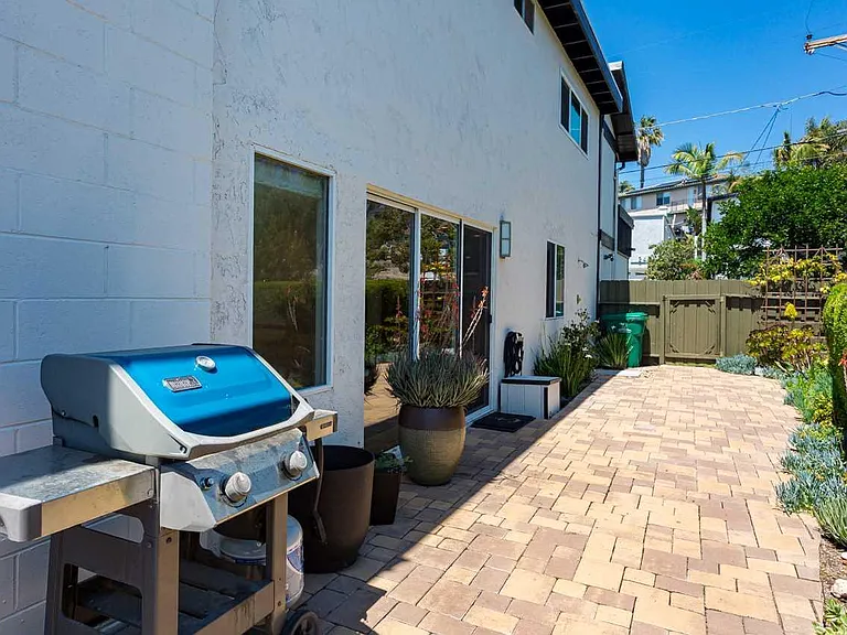 2473 Geranium St — Photo 10