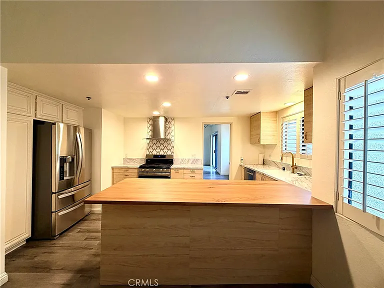 1000 E California Blvd #301 — Photo 2
