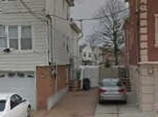 1539 208th St, Bayside, NY 11360