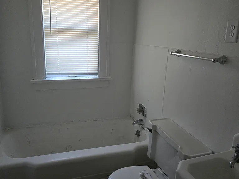 899 W Main St #3 — Photo 5