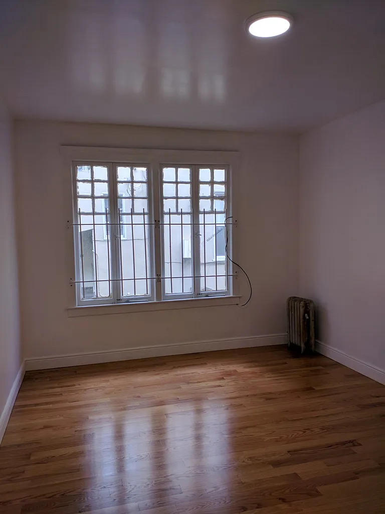 1 bed, 350 sqft, $2,400 — Photo 2