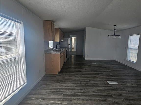 4th image of 1508 Mustang Dr