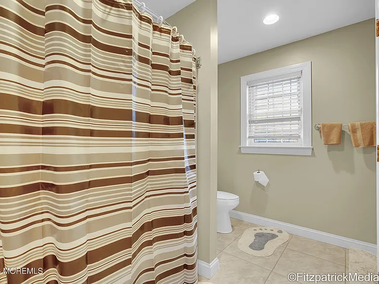 331 Richmond Ave — Photo 14