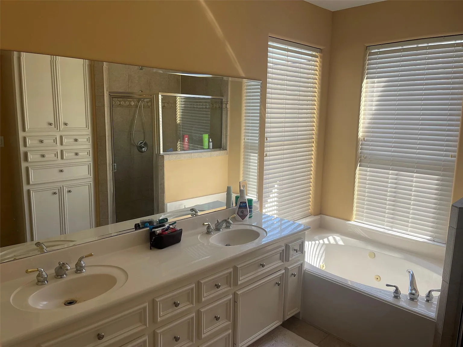 3 bed, 3.5 bath, 2384 sqft, $3,250 — Photo 4