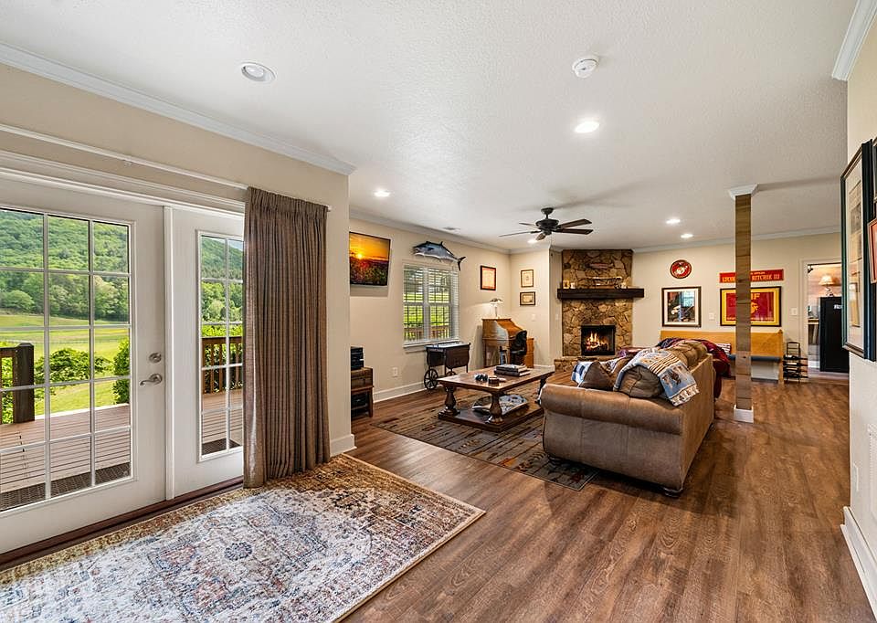 40th image of 270 Ausburn Rd