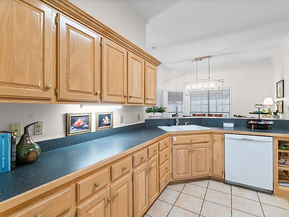 4th image of 215 Hermitage Dr