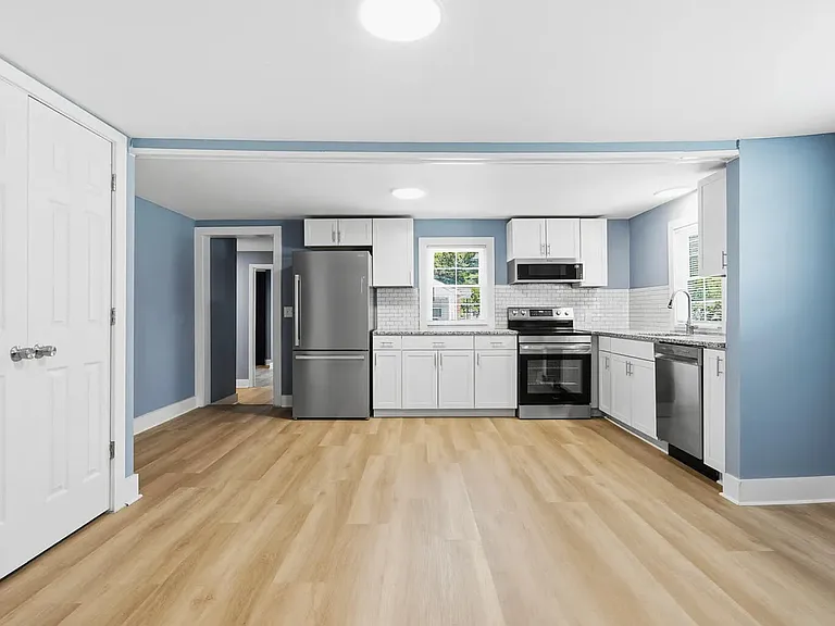 301 W John J Sharpe St — Photo 7