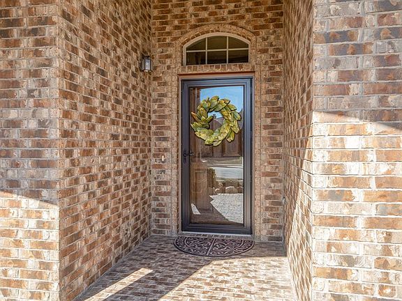 4th image of 3049 San Fernando Dr