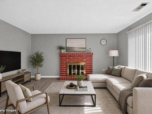 4th image of 324 Barros St