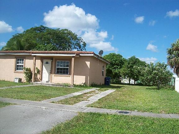 3rd image of 581 NW 34th Ter