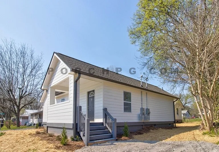 49 E 16th St SW #B — Photo 33