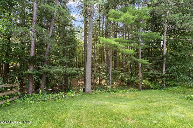 4th image of 216 Thimbleberry Road
