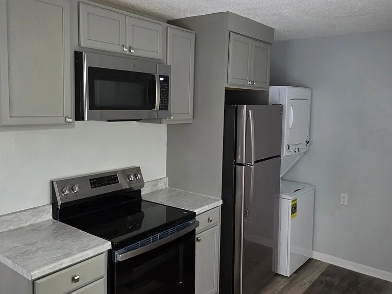1416 Richmond Ave — Photo 4