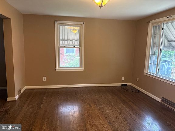 4th image of 743 Upsal St SE