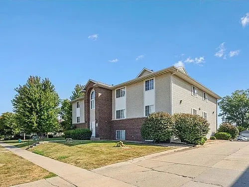 182 W Side Dr Photo 1