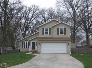 3 Clearbrook Ct, Bloomington, IL 61701