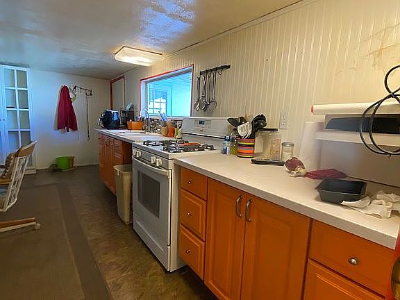 5th image of 2974 W 16th Ave