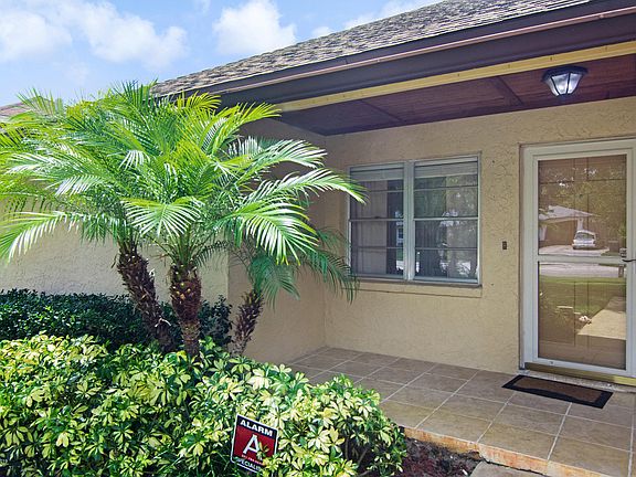 4th image of 1736 Country Club Dr