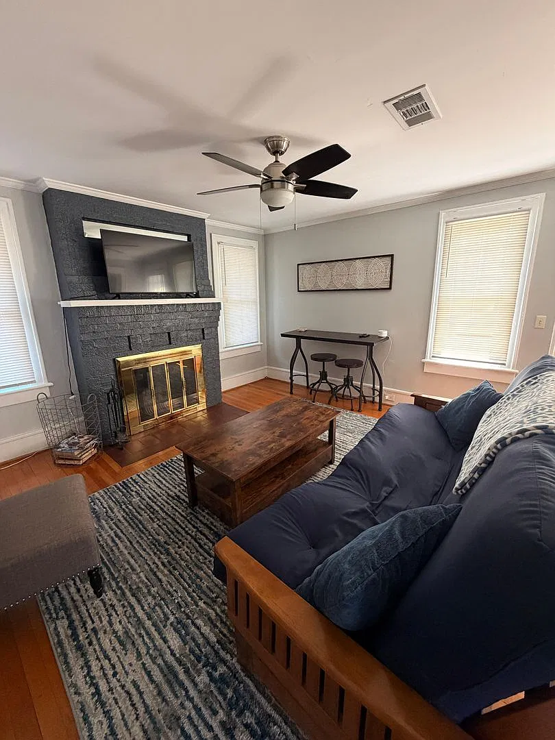 22 W Earle Street — Photo 2