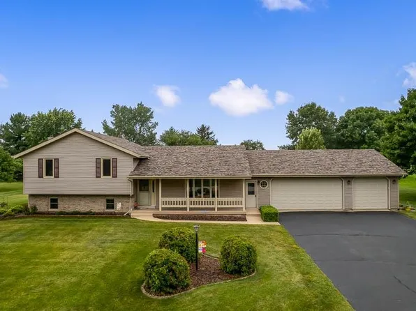 4403 Waterboro Ln, Roscoe, IL 61073
