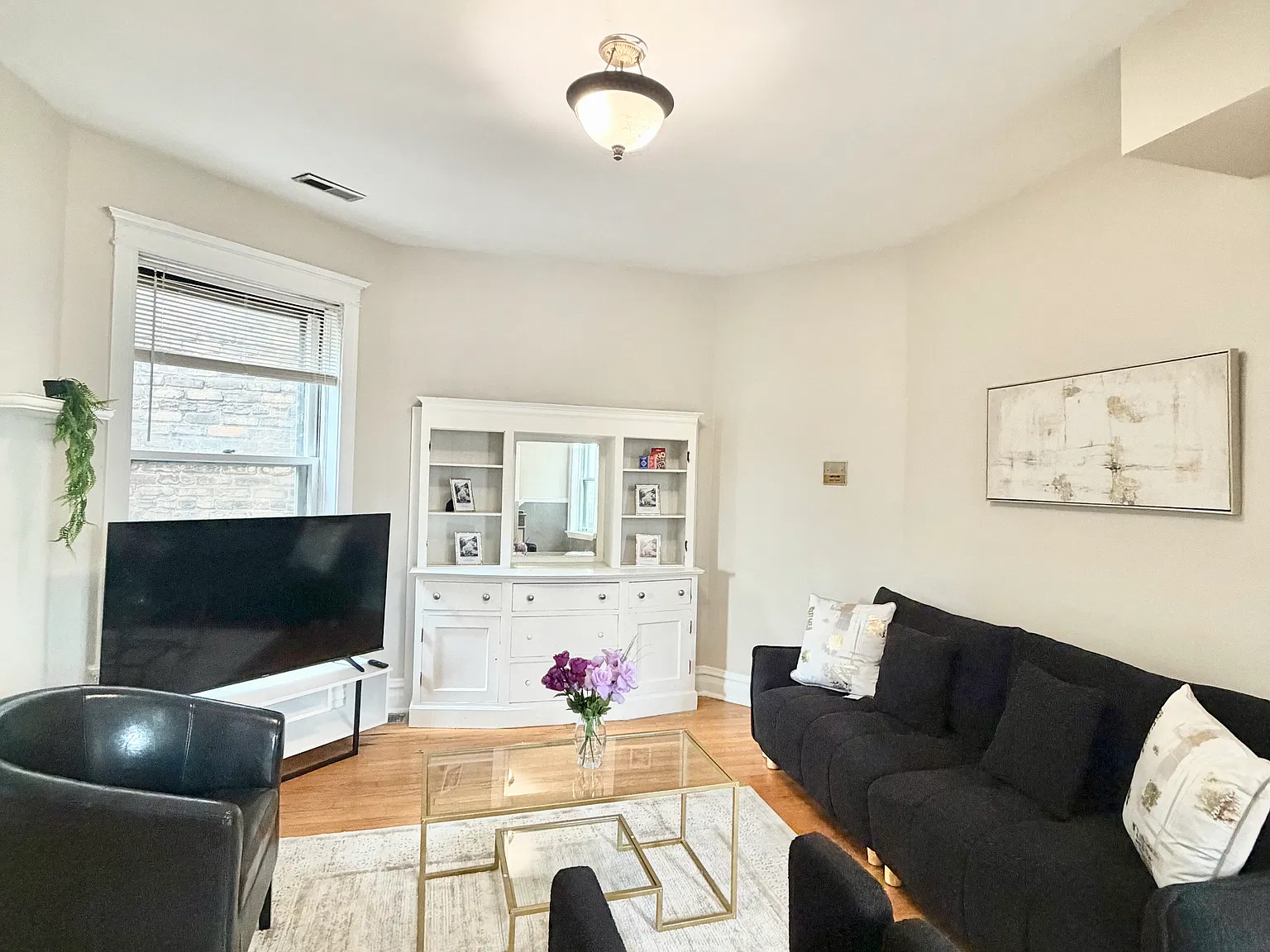 1 bed, 1600 sqft, $1,295 — Photo 3