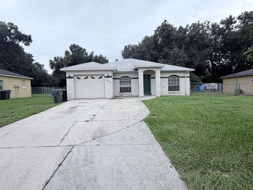 3670 Country Ln